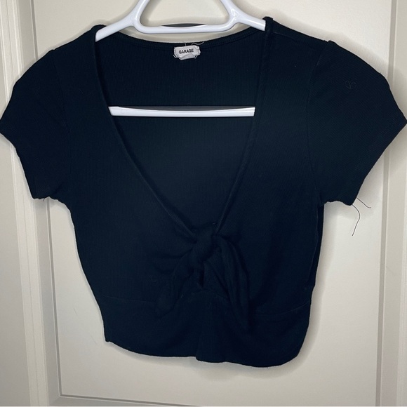 Black knotted Garage crop top - Picture 1 of 2